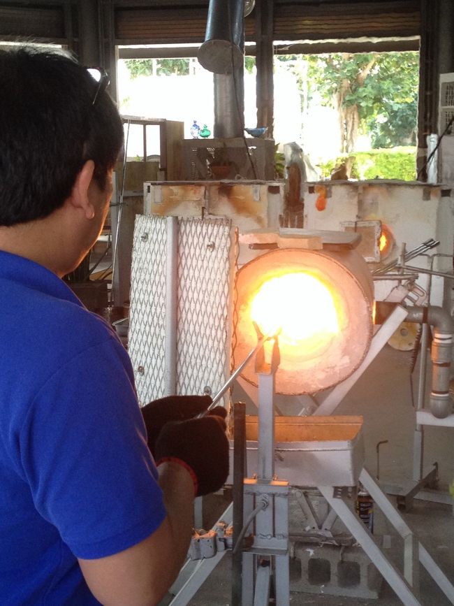 暑い作業は<br />職人さんにお任せです！<br /><br />汗いっぱい