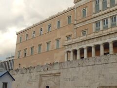 衛兵の儀式。日没前なのでそろそろ終了か。