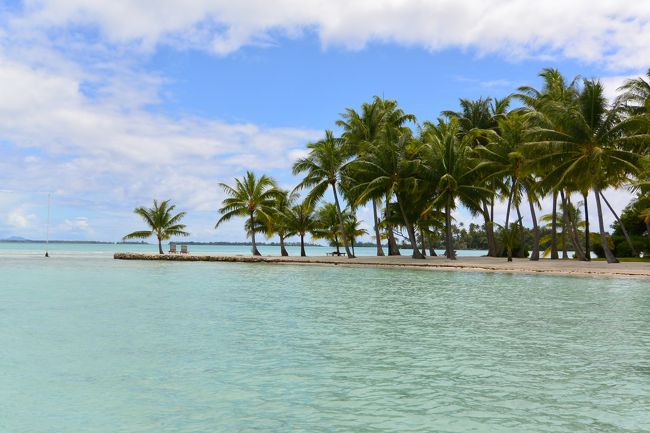 その先は島の先端に・・・・<br />もう片方はやしの木が茂る林に。<br />そこではファミリー棟を建設中でした。<br />私たちはお散歩して見つけたのですが、メイン棟から丸見えではないので雰囲気は損なわれません。