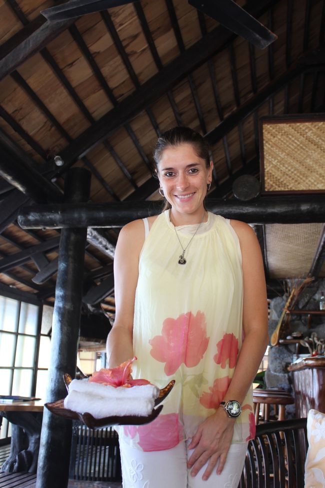 マネージャーのお出迎え<br /><br />ご主人は、ここのレストランでチーフシェフしています。