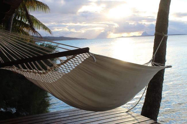 お部屋のデッキにあるハンモック<br />夕日を見ながらゆっくりした時間を過ごせます。