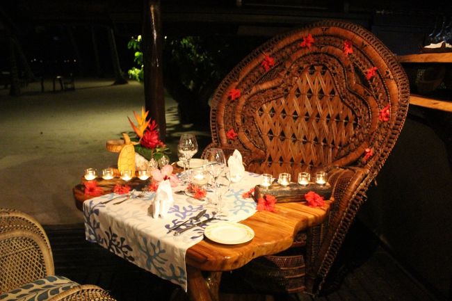 ハネムーンの方のディナーセッティング<br /><br />ディナーは3コースメニュー<br />チェックインの時に苦手な物があるか聞かれます。あればお料理を替えてくれます。