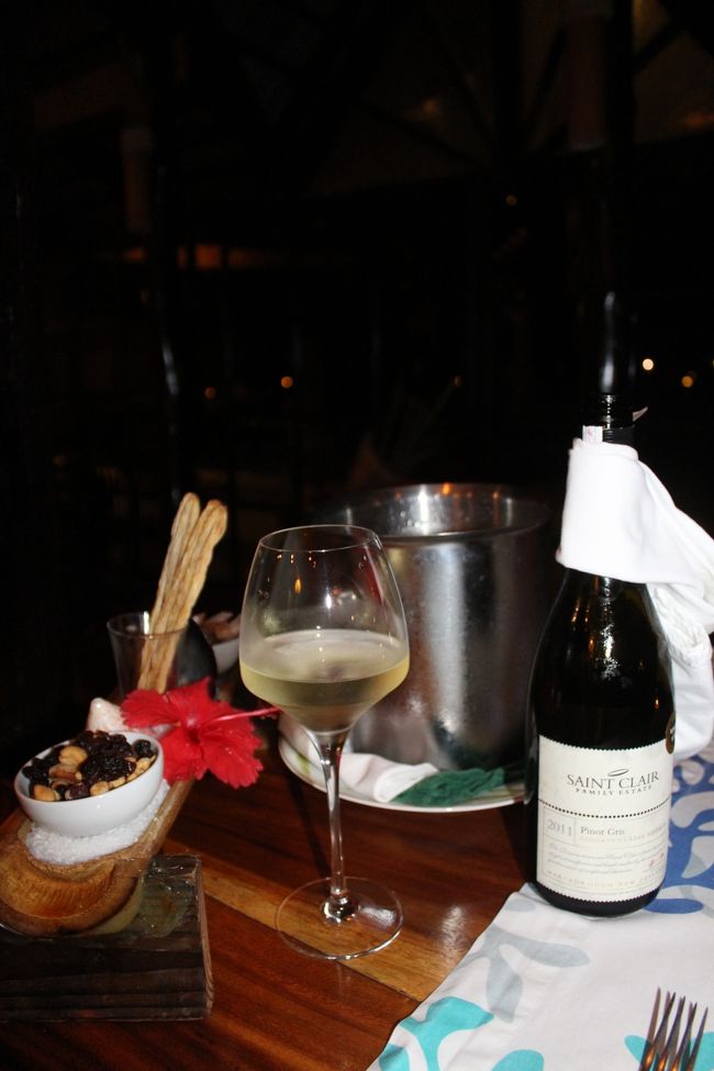 だから、ワインも高いんだろうなぁ〜と思ってたらプレミアワインは別として1万円で美味しいのが飲め良かったです。<br /><br />でも。。。。ニュージーランドで買えば1000円ぐらいなのかなぁ・・・・