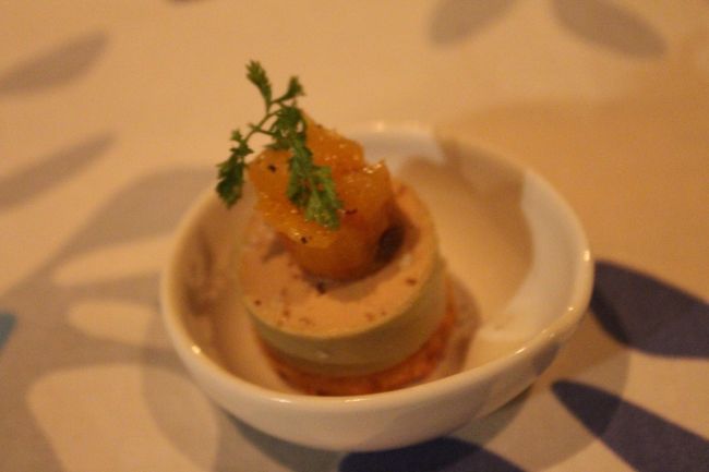 アミューズ<br />フォアグラです。<br />フォアグラが苦手な私もシャンパーニュ―ソースで美味しいと思いました。<br />