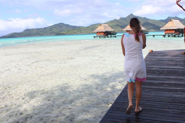 水上バンガローのお部屋の見学をさせてもらいます。