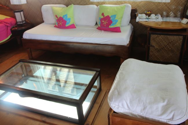 あぁぁ！このテーブル・笑<br /><br />お魚が泳いでるのが見えます。