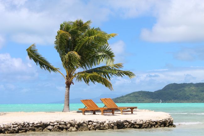 遠浅なので島の周りの海を歩いてお部屋に戻ります。