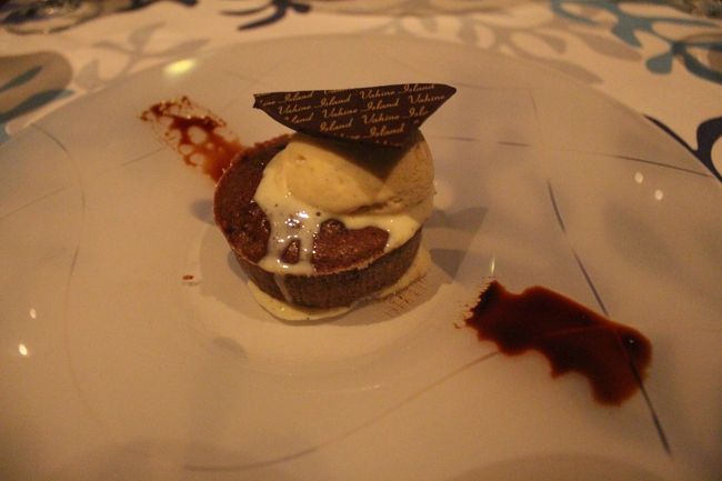 デザートは焼き菓子にアイスクリーム<br />デザートも美味しいです。