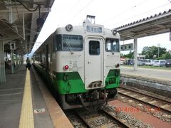 磐越西線に乗って、喜多方から会津若松へ向かいます。
昨日、会津若松駅で見た古いディーゼルカー.キハ40形です。
今日は気温があかっていないので、非冷房車両でも快適そうです。
では、乗ってみましょう。