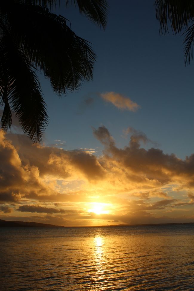 ボラボラ島に雲がかかってしまい残念〜