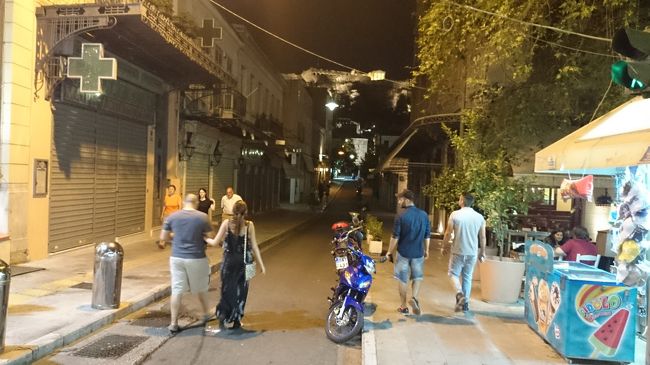 プラカ地区の夜