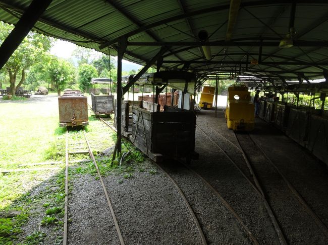 炭鉱夫やトロッコが行き交いにぎやかだった時代を想像してみます。