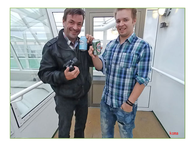 英国人２人、朝からビール飲んでる。友人になる