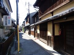 タイムスリップしたような街並みがが続きます。