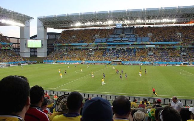 コロンビアサポーターに囲まれ中。<br /><br />と言うか、Ｗ杯予選のように緩衝地帯を作ってシートを分けたりはしていません。<br />日本人サポーターもちらほらいるし<br />既に決勝Ｔ行きを決めた余裕のコロンビアサポーター達は<br />全く殺気立っていないので<br />一緒に楽しく観戦している感じ。<br /><br /><br /><br />