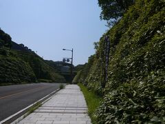 バスで名護屋城跡へ。
バスは道の駅の前で停まるので、そこから西へ、交差点を過ぎてちょっと歩くとすぐあります。