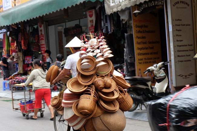 ホテルの戻る途中の一コマ<br /><br />ベトナムって感じ