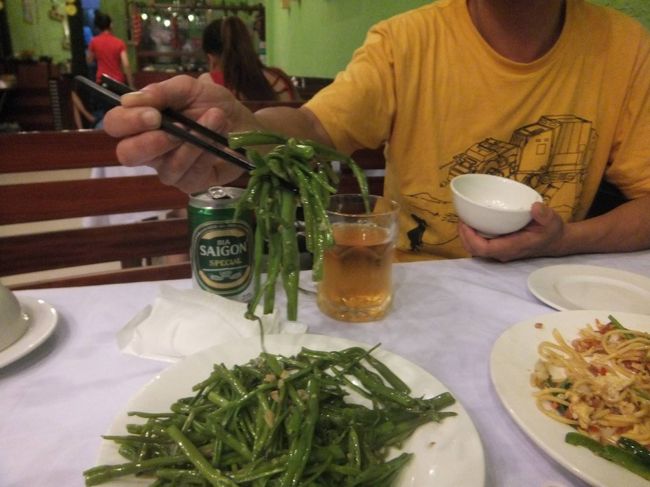 友人とともに「うまい・うまい」<br /><br />おなかいっぱいです