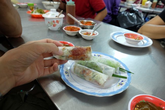 まずは、ナマ春巻き