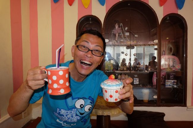 一応カフェなので、飲み物あります<br /><br />カップかわいいよね<br /><br />長居できる場所でもなく、飲んだら退散