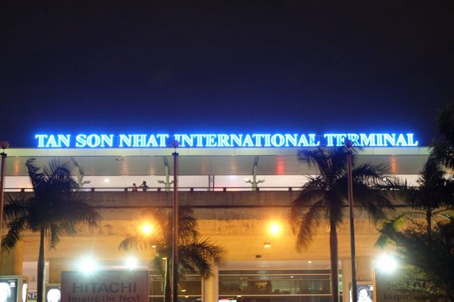 ホテルに戻り、お土産を含めて再度荷造り<br /><br />小休止の後、タクシーで空港に向かう　２０分ほど<br /><br /><br /><br />