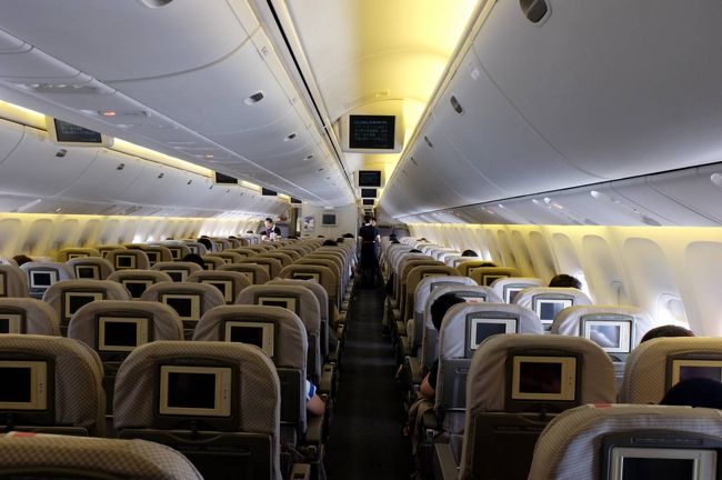 お盆休み最終日であたが、機内はすいていた