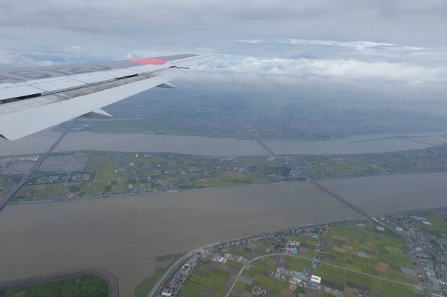 最終着陸態勢に入ります<br /><br />木曽三川です　結構濁っている<br /><br />そしてセントレアにランディング