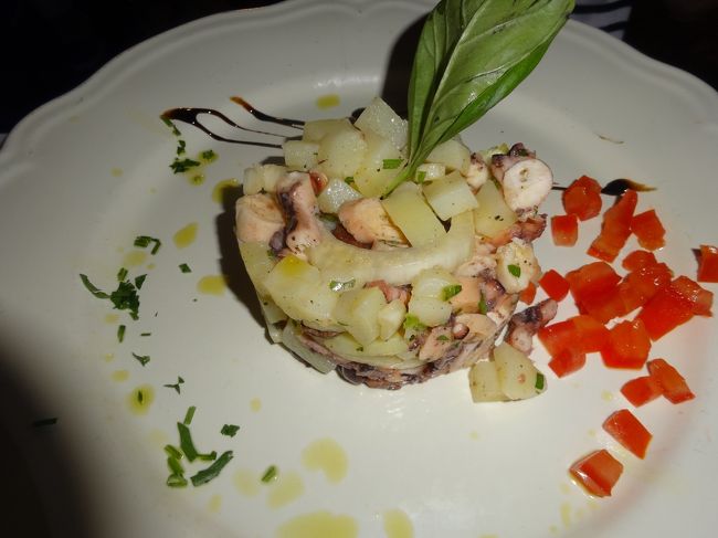 タコサラダ、美味しかったなぁ。ケーキみたいでしょう。<br /><br /><br />