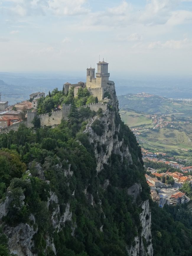 1463年、リミニとの戦いでは、<br /><br />グアイタ砦が活躍したそうだ。いかにも難航不落の砦。