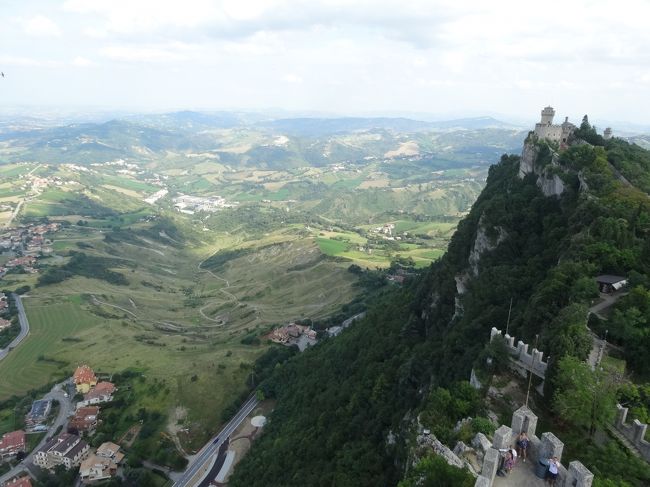 第２砦のチェスタの塔。<br /><br />先の先にはアドリア海が見えます。