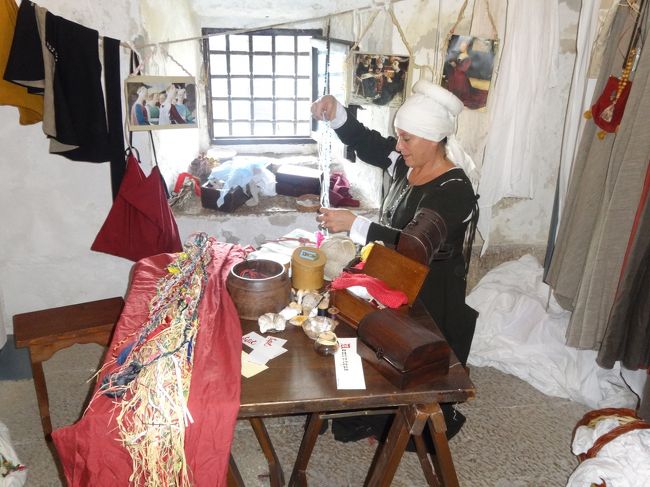 中世の服屋さん。