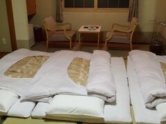 湯の川ホテル万惣
北海道函館市湯川町1丁目15-3

湯の川のホテルでは小さな古いホテル

でも、掃除は行き届いて従業員の方も親切でなかなか良かったです。