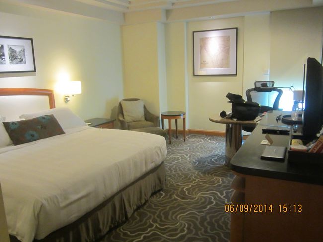 いつものPan Pacific。コンベンションがあるらしく、満杯。いつものExecutive roomはとれずにstandard。しかも2割くらい高い。でも、接客はいつもどおり最高。マニラ空港からホテルまでは、いつもどおり、目いっぱい、ぼったくられてます。