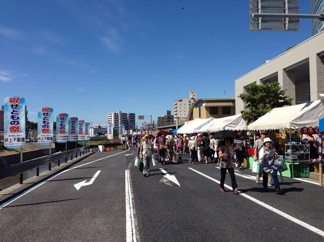 まずは、せともの祭りに行きました。天気もよく、賑わってました。 <br />悩んだ末に、何も買いませんでした、結構安くなってはいます。