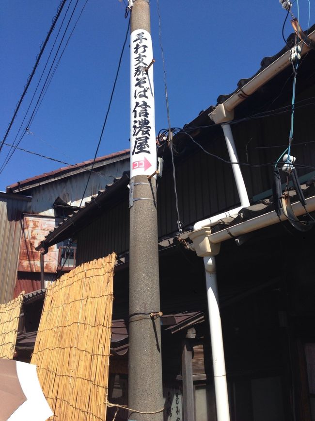 本来の目的地である、多治見の『信濃屋』に到着しました。この時で行列は約20人。暑いです。