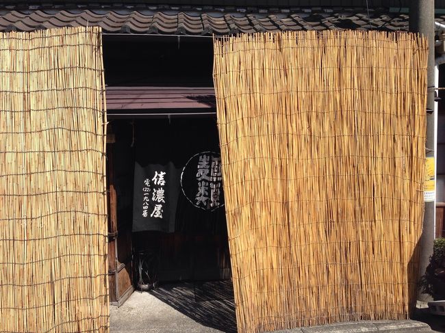 2杯で1,540円とちょっとお高い感じでした。また、席が結構狭くて人が移動するたびに、腰を蹴られました。<br />全体を通じて私の評価は微妙です。