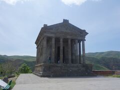 最初の目的地ガルニ神殿（Garni Temple）に到着。
なにげに世界遺産マークをパクったような形w