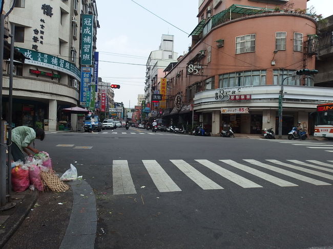 陶瓷博物館前のバス停から路線バスで三峡へ。<br />予想されていたことですが、バスの運転がなかなか乱暴でした。<br />台湾っぽくて楽しかったです。