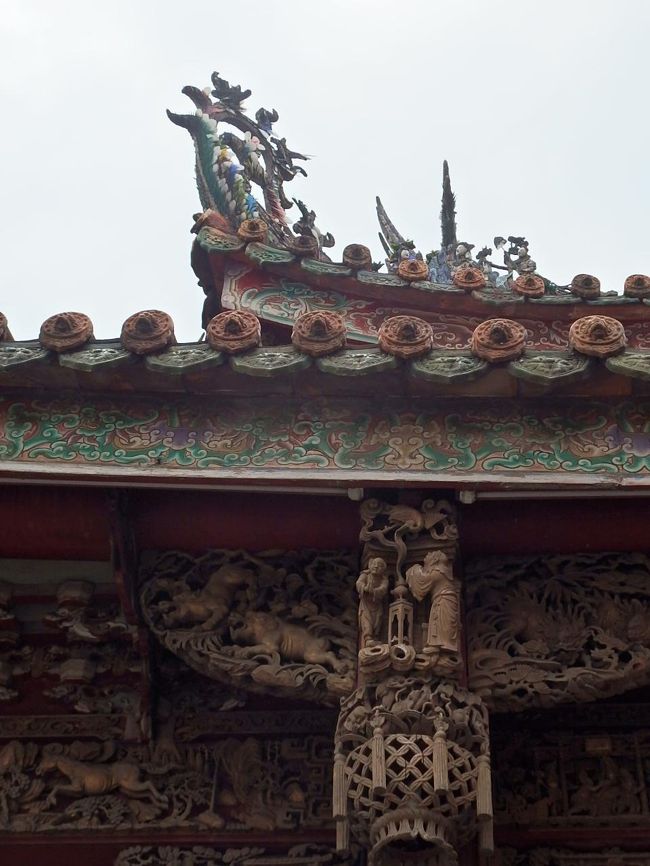 うわー、すっごい細かい彫刻です。