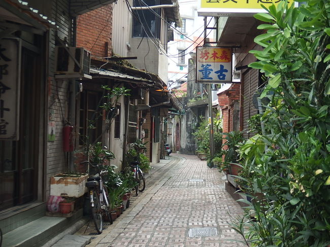 横道の路地裏感に萌えました。