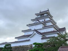 鶴ヶ城到着〜！
車は場内の比較的大きくてお城に近い西出丸駐車場に止めました。
雲行きが怪しかったのでなるべく近くに