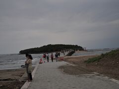 青島神社への道。