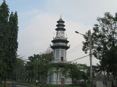 １４日目。早朝、朝屋台を目当てに歩いてルンピニ公園へ。