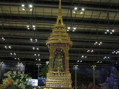 スワンナプーム空港内にも立派な祠が！さすが敬虔な仏教国。
