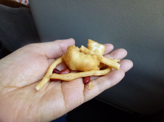 地元のおやつ（何かの天ぷら？おいも？）