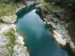 こっちは小歩危峡〜！
天気ビミョーでもきれいな水でした♪