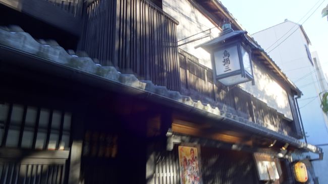 夕食は鳥彌三へお邪魔しました。<br />竜馬も愛したという鶏ナベのお店。らしいです。<br /><br />おいしいけど、おいしいけど…！<br />それなりのお値段です。