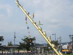 宇野駅前にあるモーニュメント　題は「海からの贈り物」