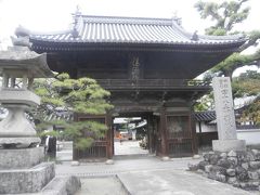 48番札所の西林寺に到着。
ただし、納経の時間が終わってしまってるから、お参りは次の機会にします。