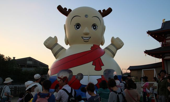 大人気のせんとくん、中に子供が入って遊べます。